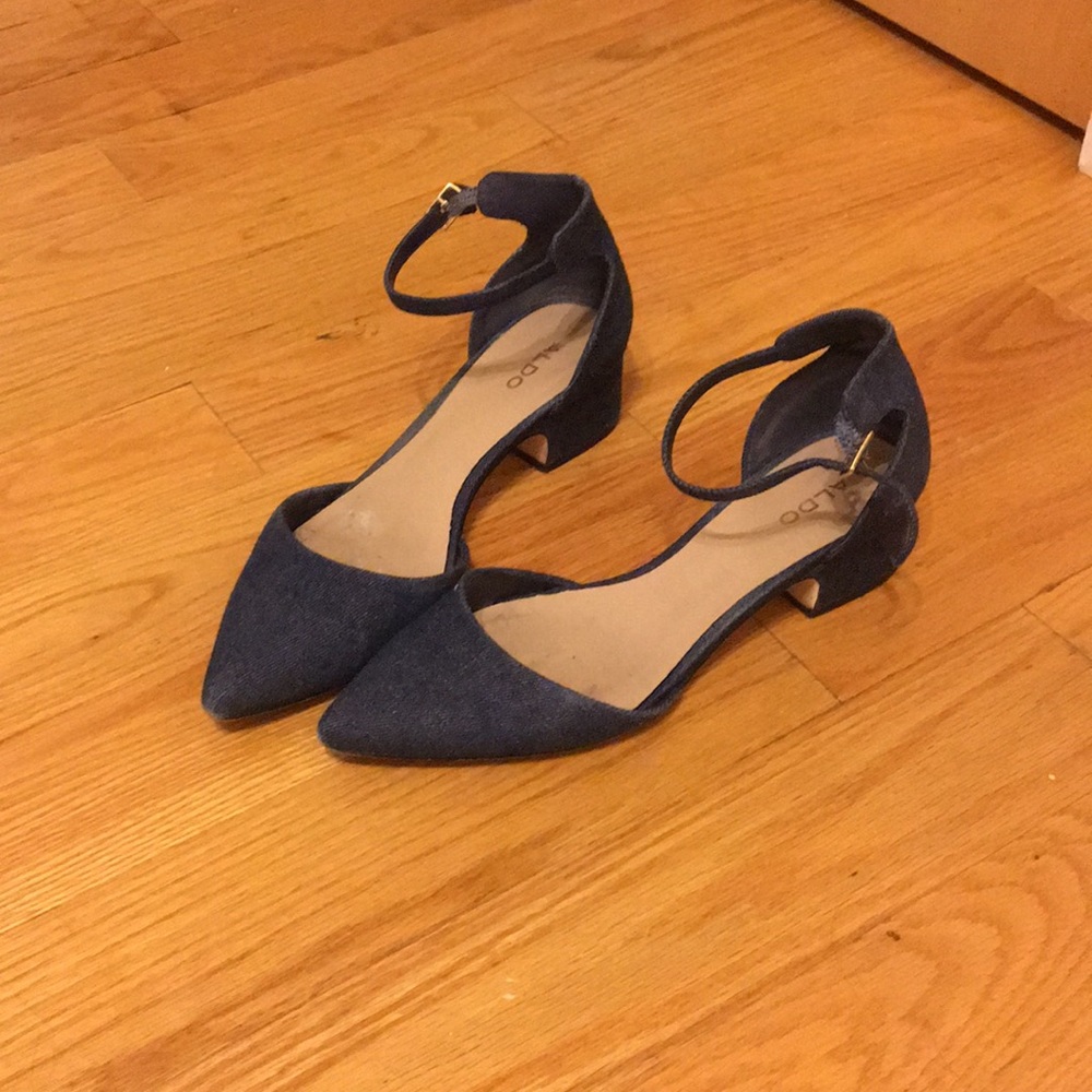 Pointed toe jean shoes
